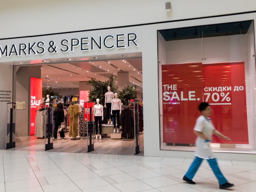 Den brittiska återförsäljaren M&S sätter Cyberattack -kostnaden till 400 miljoner dollar när störningar fortsätter

