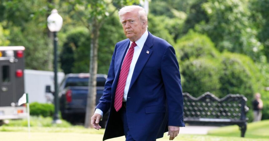 Den federala överklagadomstolen återinför tillfälligt Trump -tullar


