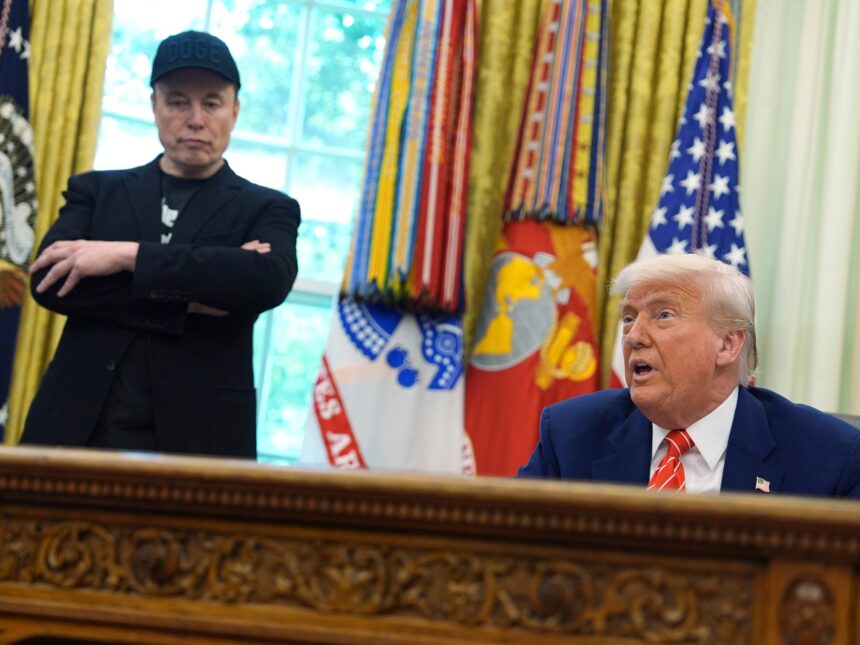 "Inte riktigt lämnar": Trump bjuder adjö till Elon Musk vid Vita husets evenemang

