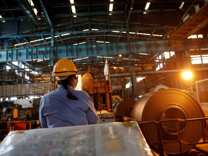 Kinas industriella produktion, detaljhandelsförsäljning dopp mitt i amerikanska handelsspänningar

