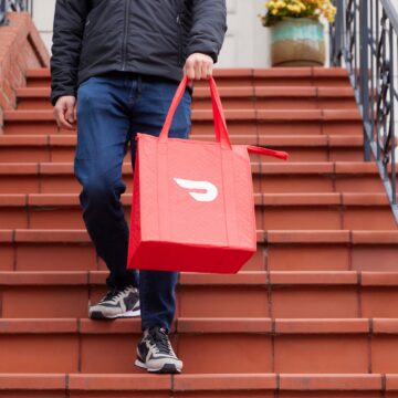 Leveransförare vädjar skyldig till att stjäla 2,5 miljoner dollar från DoorDash

