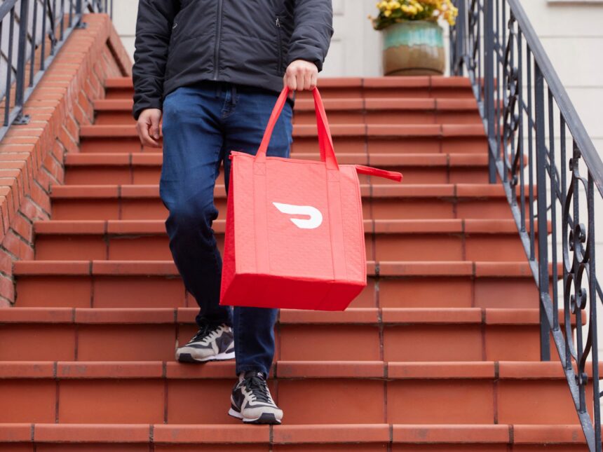 Leveransförare vädjar skyldig till att stjäla 2,5 miljoner dollar från DoorDash

