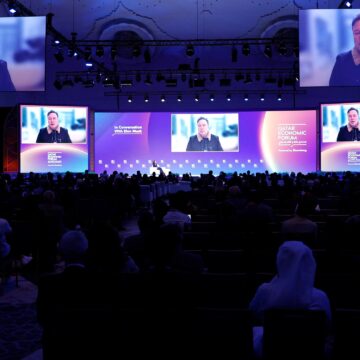 Musk åtar sig att stanna Tesla VD i ytterligare fem Musk åtar sig att stanna Tesla VD i ytterligare fem år