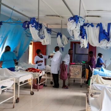 Offentliga arbetare i Afrika ser att lönerna sjunker med upp Offentliga arbetare i Afrika ser att lönerna sjunker med upp till 50% på fem år: Undersökning