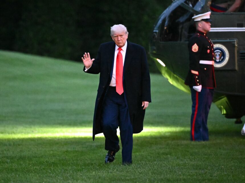 Trump hotar 50% tullar på EU, 25% på Apple, som spärrar handelskriget

