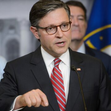 US House passerar skatt och utgifter med en enda röst

