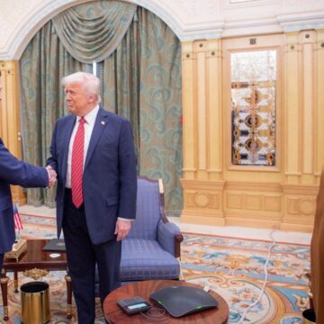 USA lyfter första sanktionerna mot Syrien efter Trumps överraskningsmeddelande

