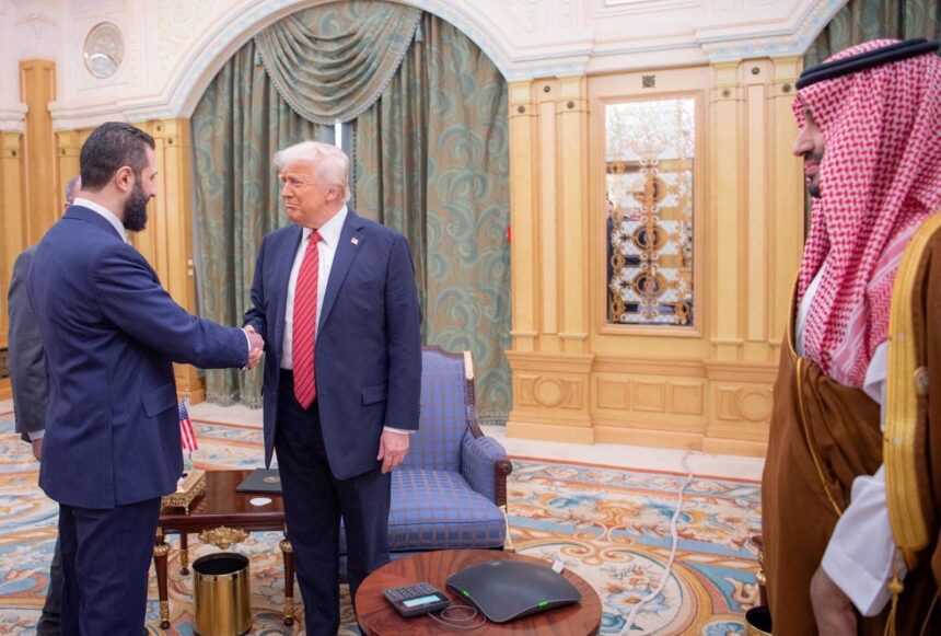 USA lyfter första sanktionerna mot Syrien efter Trumps överraskningsmeddelande


