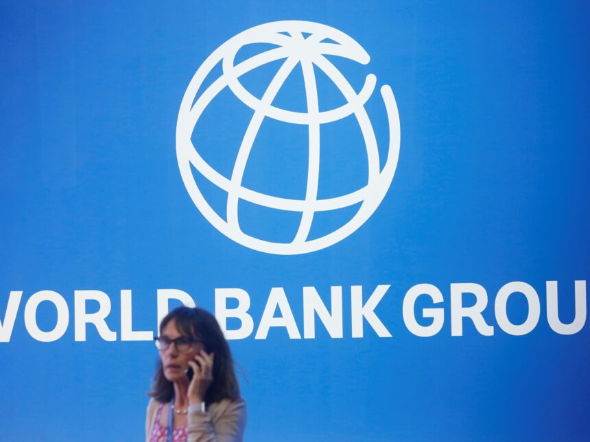 Världsbanken slår till globala ekonomiska utsikter när handelsspänningarna fortsätter

