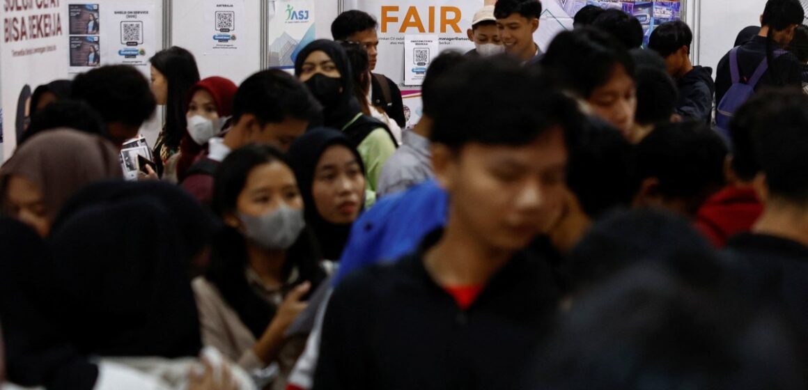 Indonesien har 44 miljoner ungdomar. Det kämpar för att få dem jobb

