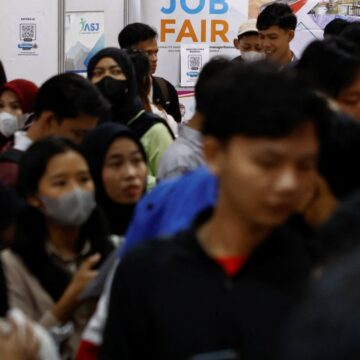 Indonesien har 44 miljoner ungdomar. Det kämpar för att få dem jobb

