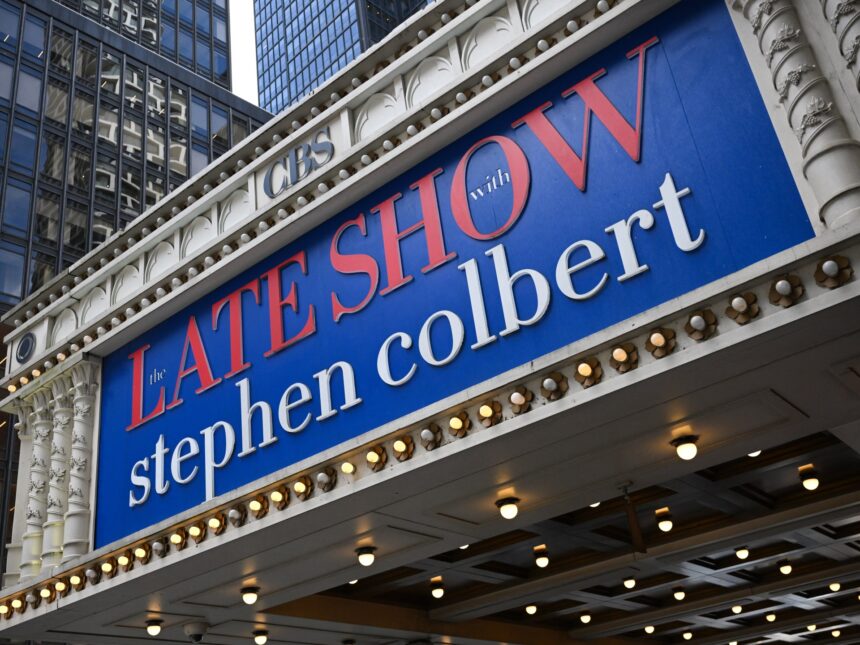 CBS avbryter Colberts sena show mitt i väntan på Paramount-Skydance-sammanslagning

