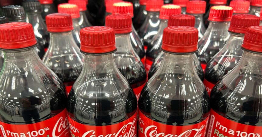 'Det är bara bättre!' Trump säger att han är övertygad om Coca-Cola att använda sockerrörssocker

