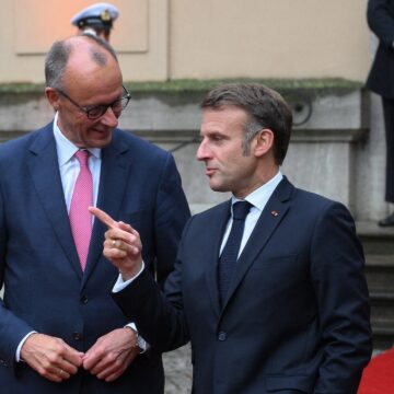 EU och USA: s kant närmare handelsavtalet när Tariff Deadline vävstolar vävstolar

