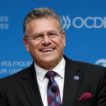 EU varnar för motåtgärder efter att Trump hotar 30 procent tullar

