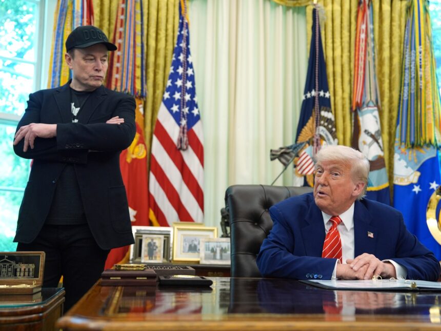 Tesla delar trumla när Elon Musk flyter nytt USA: s Tesla delar trumla när Elon Musk flyter nytt USA: s politiska parti