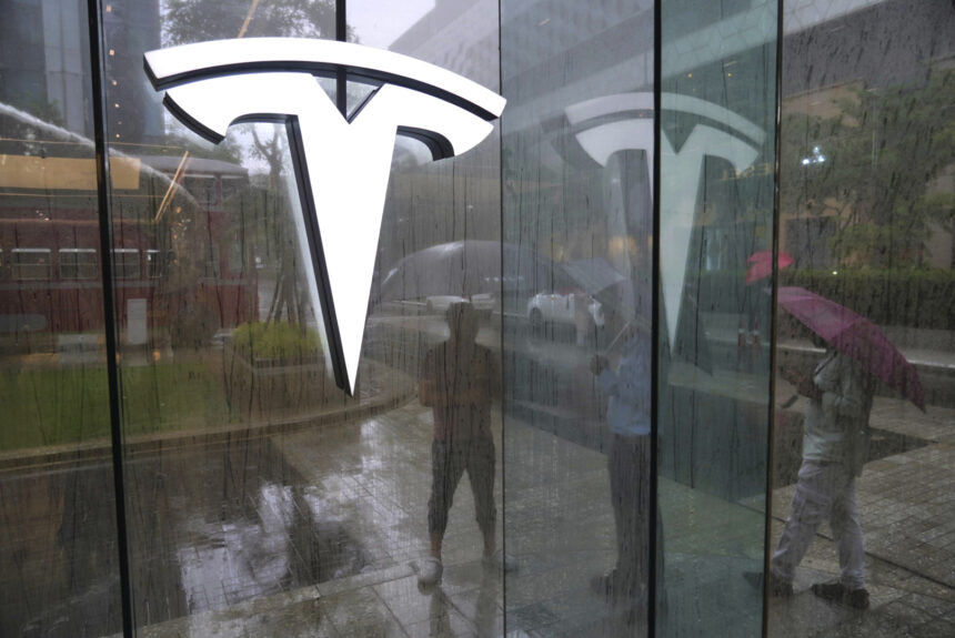 Tesla rapporterar den största kvartalsresultatet på mer än ett decennium

