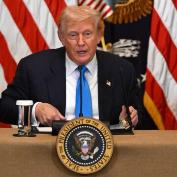 Trump går med på att hålla oss tullar på Mexiko Trump går med på att hålla oss tullar på Mexiko stabila under 90-dagarsperiod