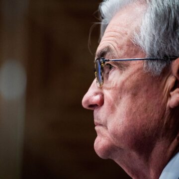 Trump smälter igen "dumma" USA: s Fed -ordförande över räntanivåer

