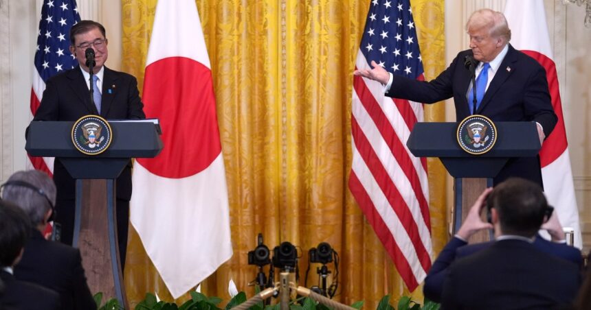 Trump tillkännager "massiva" handelsavtal med Japan

