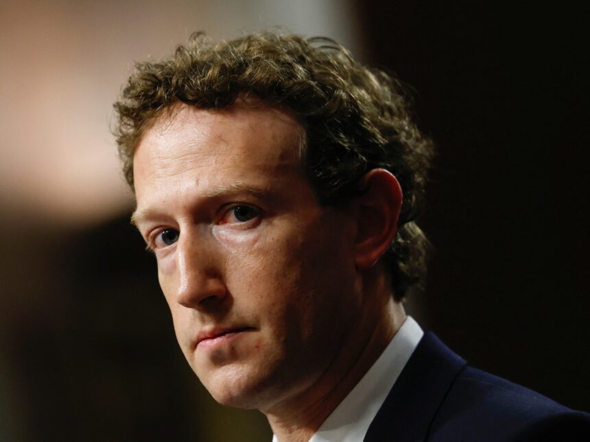 Vid rättegången möter Meta -investerare, Zuckerberg på påstådda dataöverträdelser

