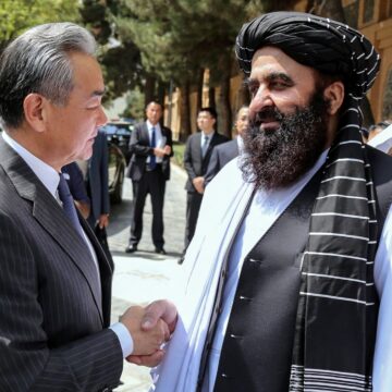 China FM i Afghanistan, erbjuder att fördjupa samarbetet med Taliban -härskare

