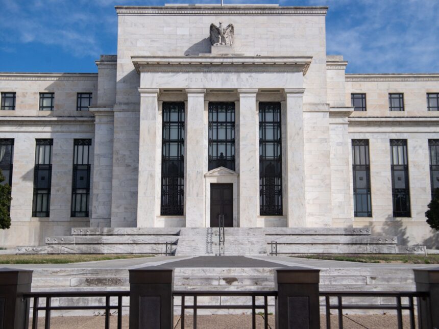 Oss DOJ för att undersöka Fed Reserve's Cook, uppmanar Powell Oss DOJ för att undersöka Fed Reserve's Cook, uppmanar Powell att ta bort henne: rapportera
