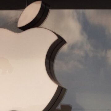 Storbritannien går med på att släppa mandat för Apple 'Back Door', säger USA: s spionchef

