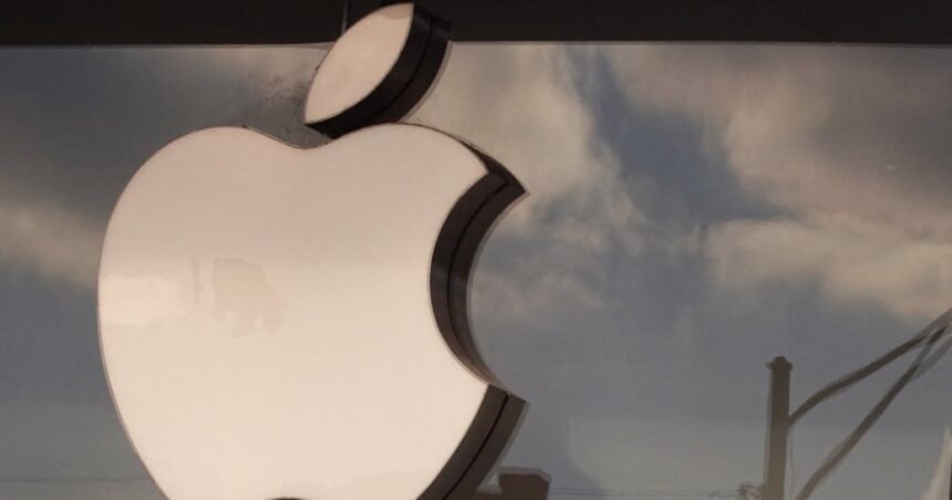 Storbritannien går med på att släppa mandat för Apple 'Back Door', säger USA: s spionchef

