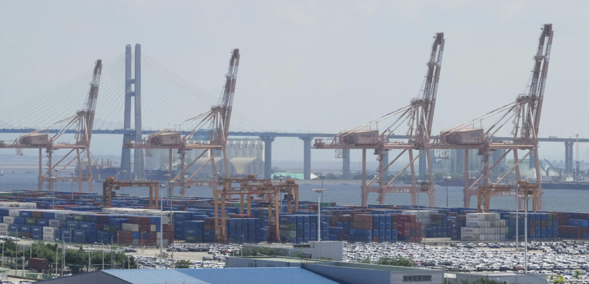 Trump för att höja stål- och aluminiumtullar på hundratals varor

