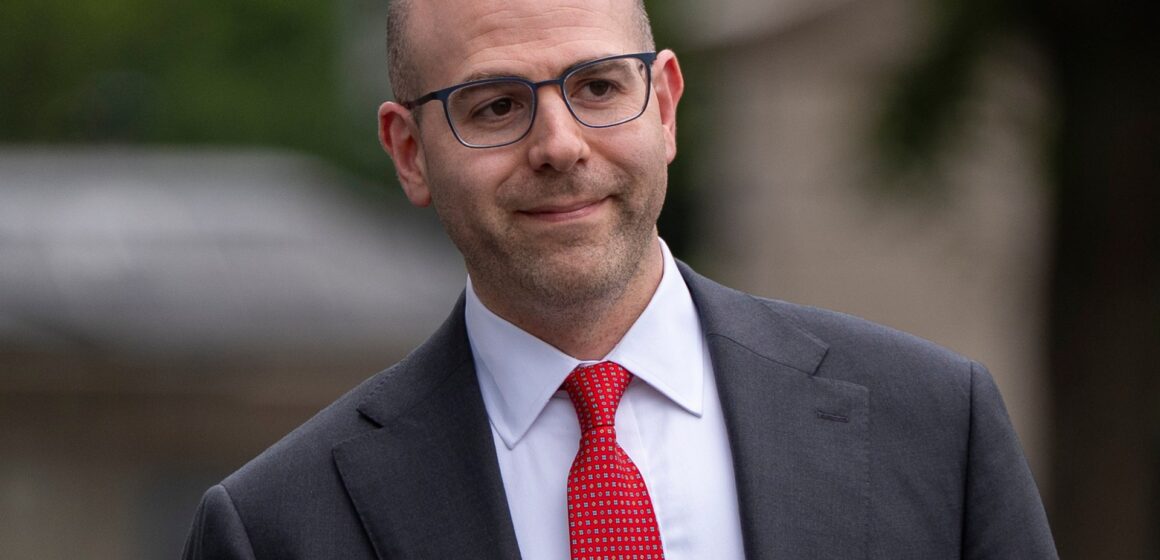 Trump för att nominera "lojalist" Stephen Miran till Federal Reserve Board

