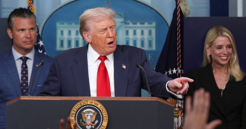 Trump hotar att avfyra oss Fed guvernör Lisa Cook Trump hotar att avfyra oss Fed guvernör Lisa Cook
