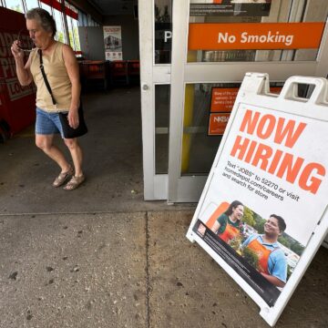 Trump nominerad till ledande arbetsstatistikbyrå står inför våg av kritik

