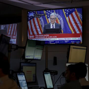 Trump uppmanar Fed Board att ta kontroll från Powell över Trump uppmanar Fed Board att ta kontroll från Powell över räntorna