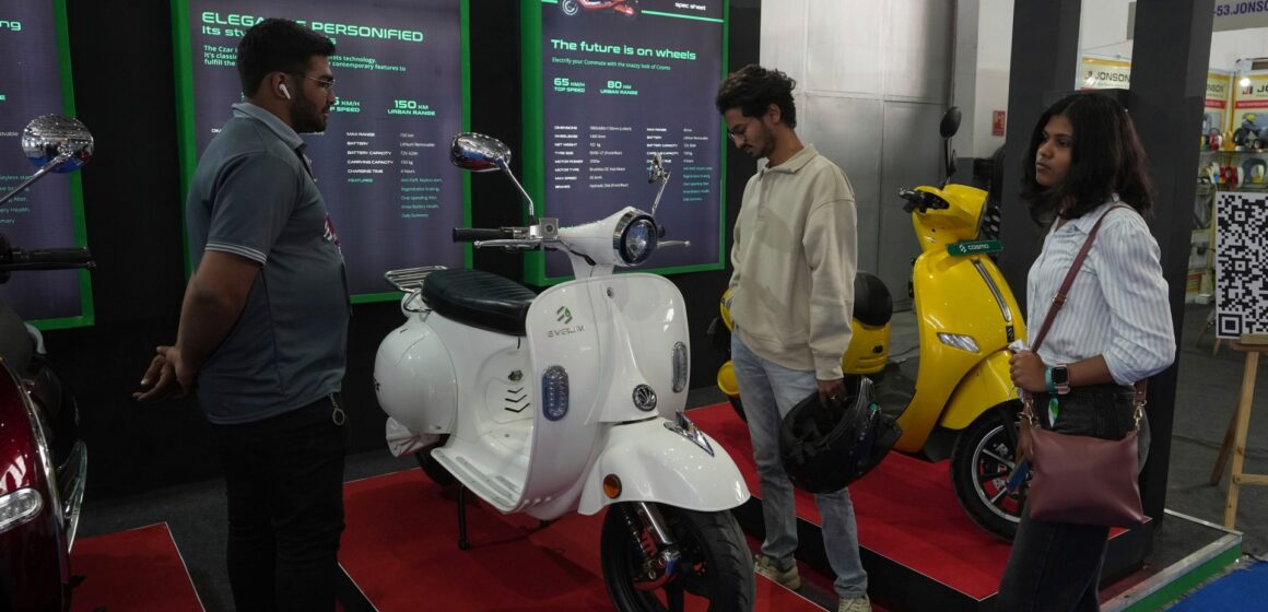 Hur sällsynta jordarbrister stannar Indiens växande EV -sektor

