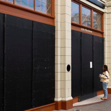 Starbucks för att stänga underpresterande butiker i omstruktureringsinsatser

