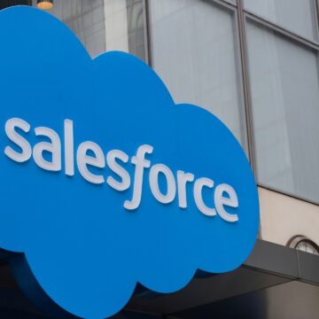 Salesforce sätter upp tusentals trots en stark inkomstrapport

