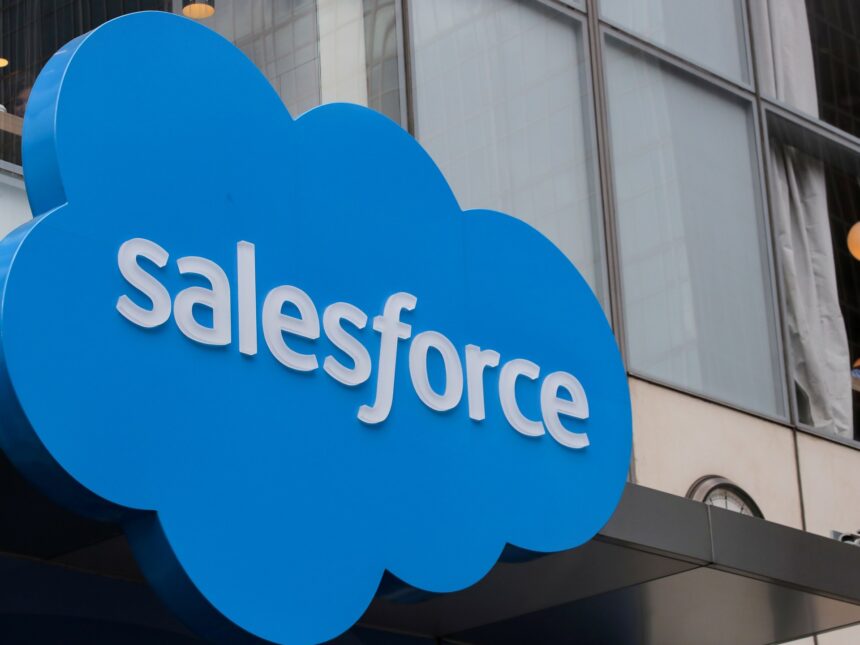 Salesforce sätter upp tusentals trots en stark inkomstrapport Salesforce sätter upp tusentals trots en stark inkomstrapport
