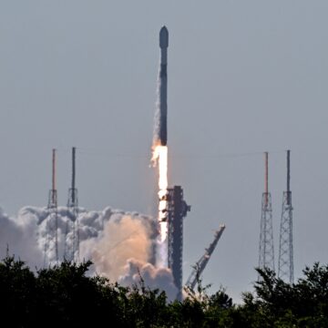 SpaceX utvidgar StarLink Satellite Network med $ 17 miljarder Echostar Deal

