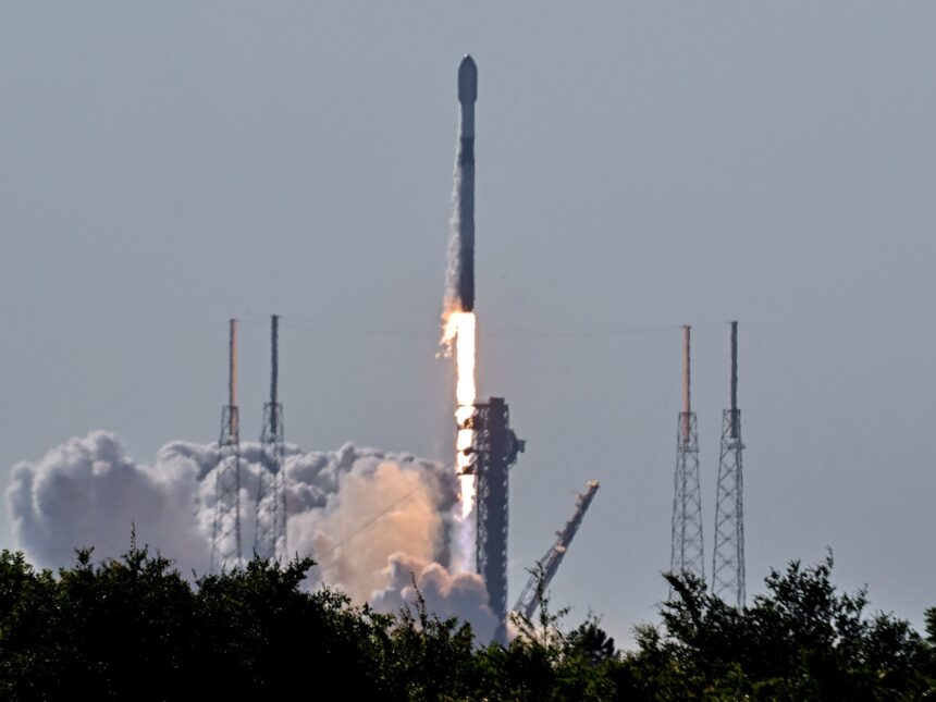SpaceX utvidgar StarLink Satellite Network med $ 17 miljarder Echostar Deal

