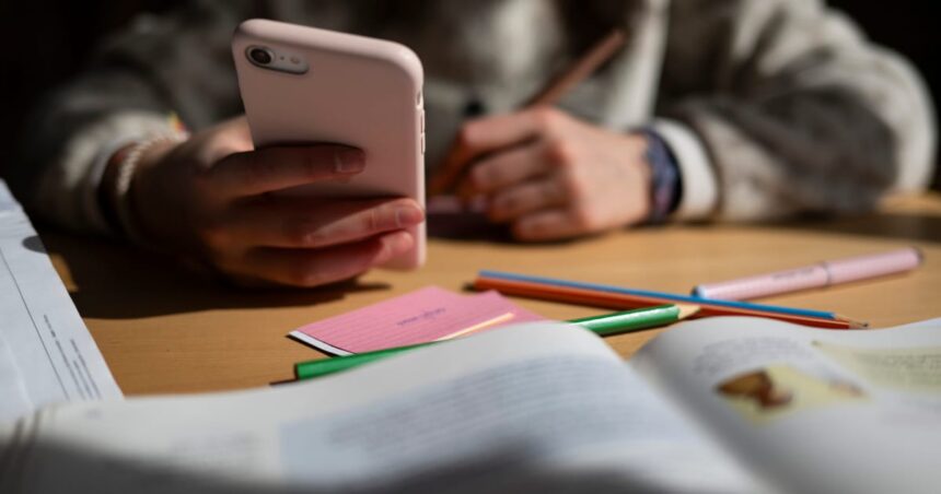 Sverige driver EU på barnens begränsningar för sociala medier Sverige driver EU på barnens begränsningar för sociala medier