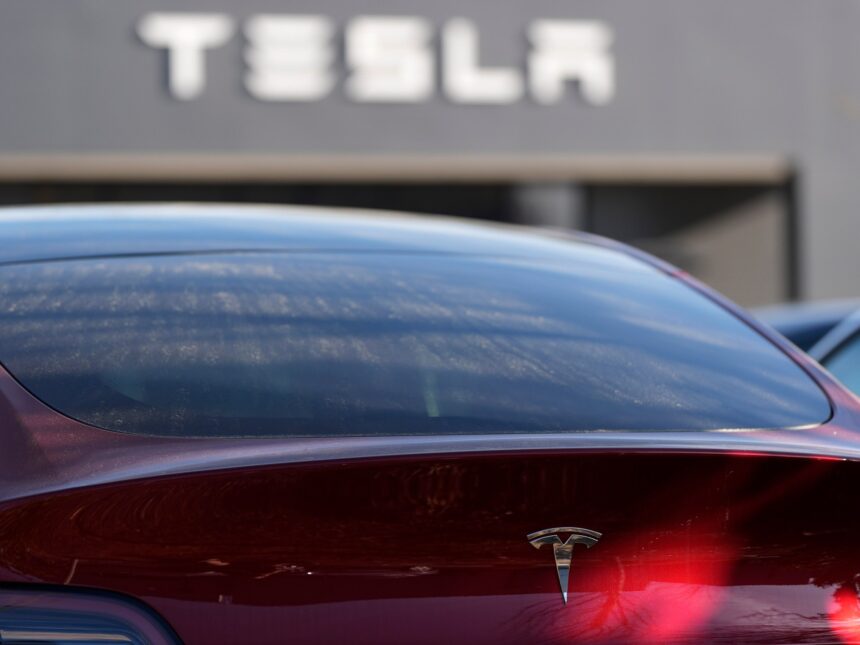Tesla står inför säkerhetsutredningen på grund av felaktiga dörrhandtag Tesla står inför säkerhetsutredningen på grund av felaktiga dörrhandtag