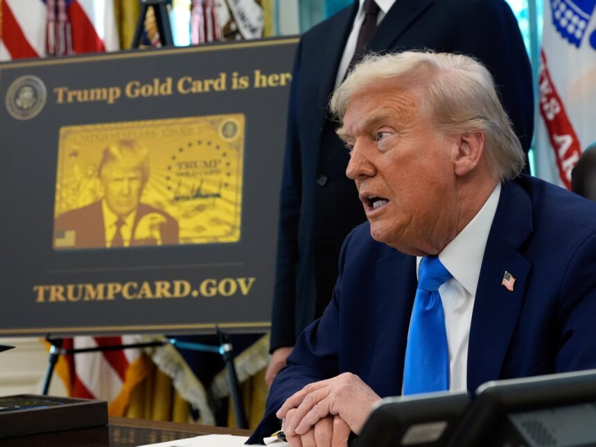Trump föreslår en ny H-1B-visumprocess som prioriterar högkvalificerade arbetare Trump föreslår en ny H-1B-visumprocess som prioriterar högkvalificerade arbetare