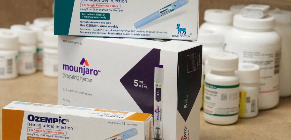 Trump tillkännager tullar för nationell säkerhet "på läkemedel, lastbilar, möbler

