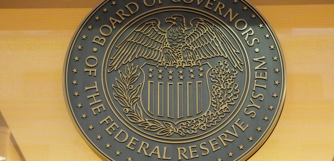 US Federal Reserve sänker räntorna för första gången sedan december

