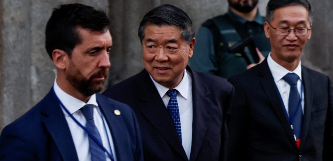 USA, Kina talhandeln mitt i hot över rysk olja, Tiktok Ban

