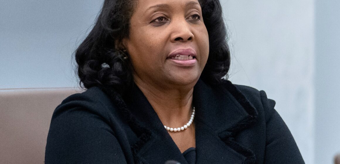 USA: s federala domstol blockerar tillfälligt Fed guvernör Lisa Cooks skjutning

