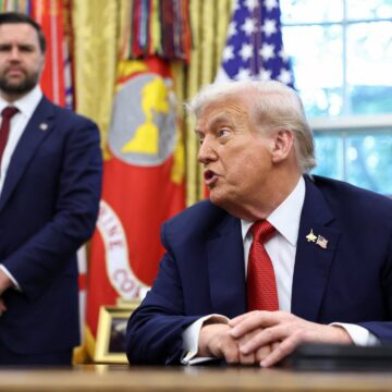 USA: s president Donald Trump undertecknar beställning som beskriver Tiktok försäljningsplan

