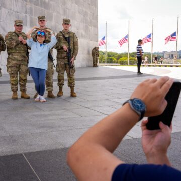 Utländsk turism till USA sjunker mitt i Trump-era-politiken

