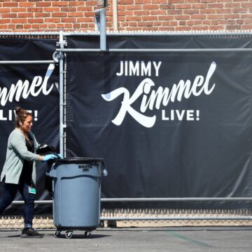 Vissa amerikanska programföretag kommer inte att sända Kimmel även när ABC tar tillbaka showen

